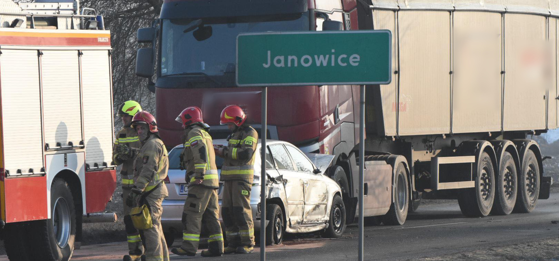 Inowrocław - Wypadek w Janowicach. Kierowca auta jest poszkodowany