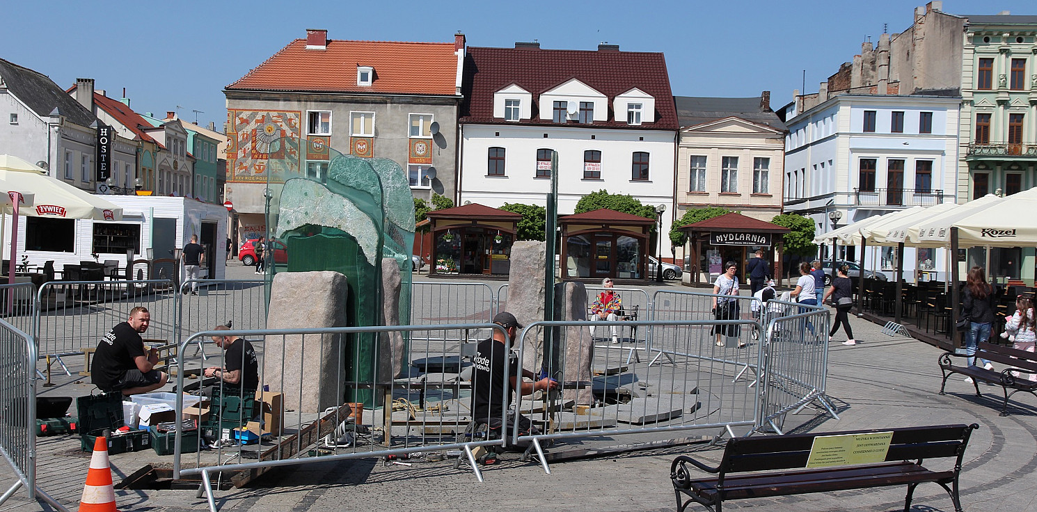 Inowrocław - Fontanna na Rynku już po remoncie