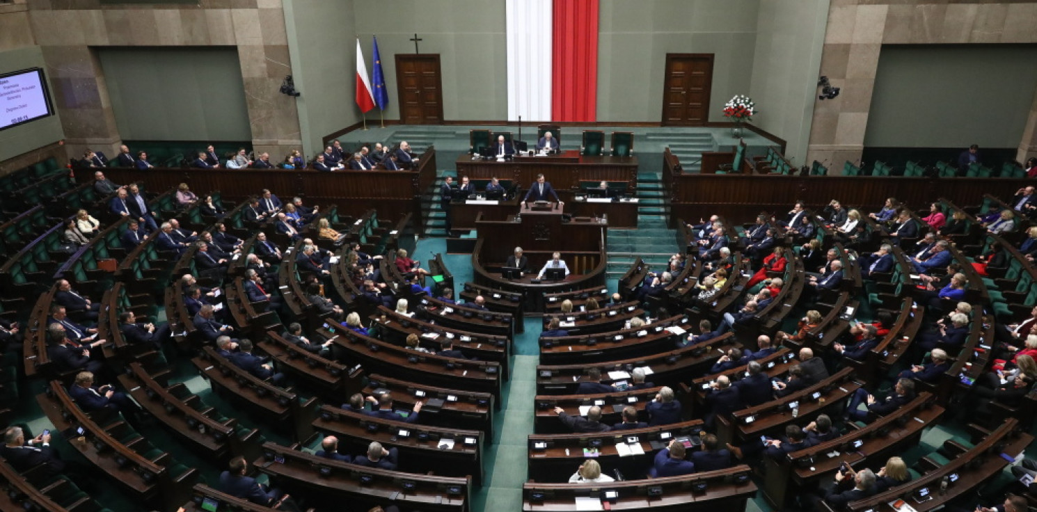 Kraj - Sejm w czwartek przyjął ustawę budżetową na 2023 r.