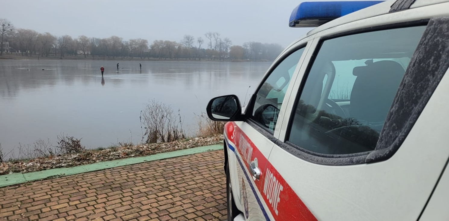 Kruszwica.online - Wędkarze stąpali po cienkim lodzie. Wezwano WOPR
