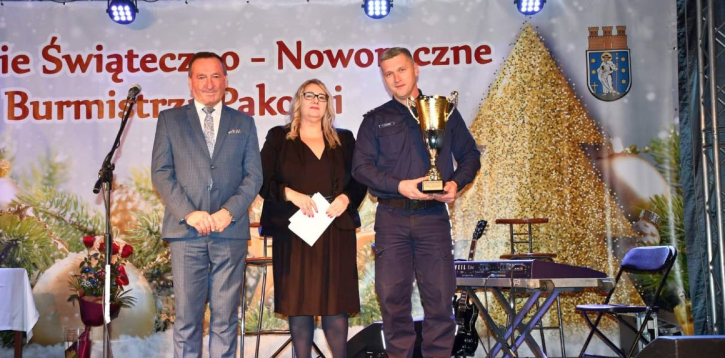 Pakość.online - W Pakości wybrano Człowieka Roku. To policjant