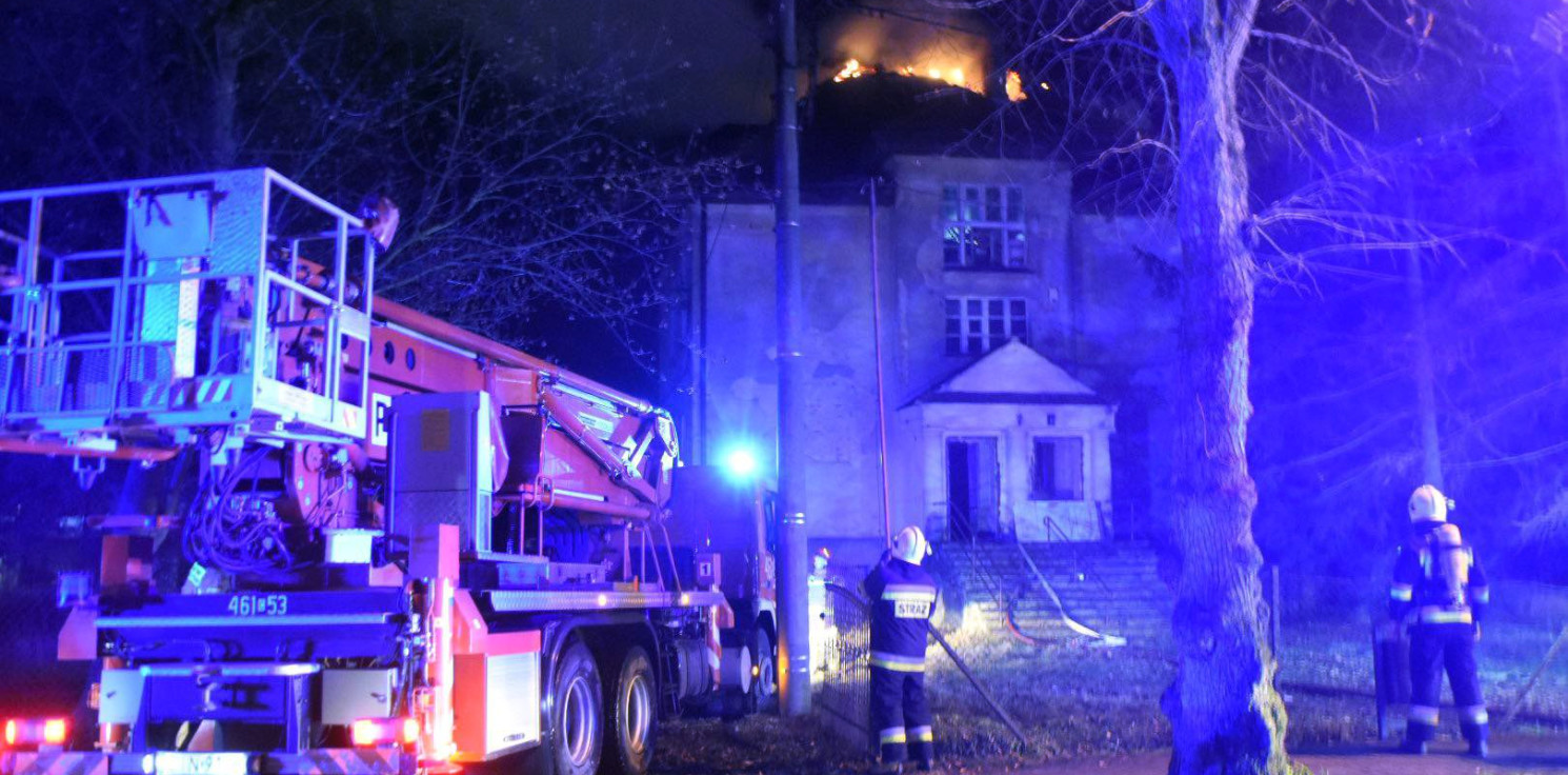 Gniewkowo.online - Pożar budynku po domu dziecka w Gniewkowie [video]