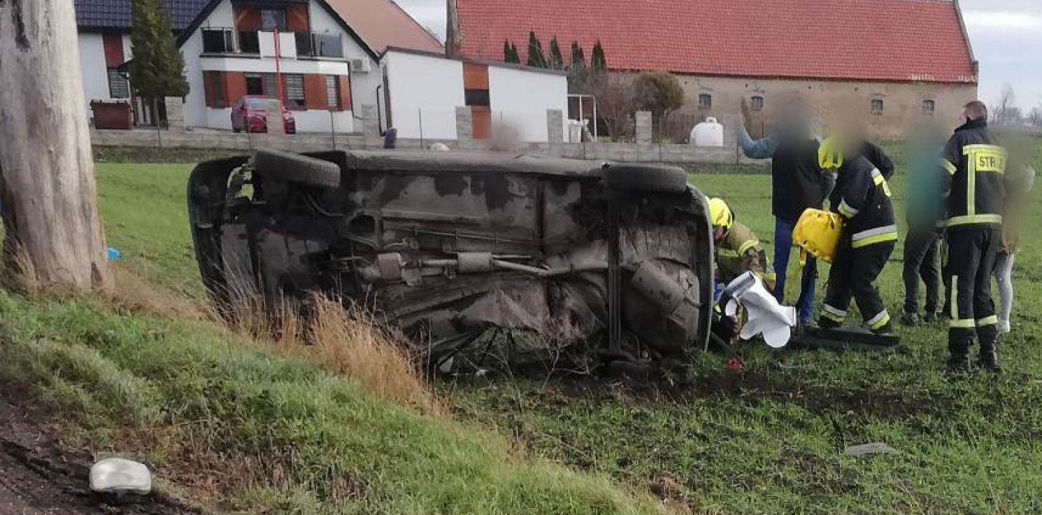 Kruszwica.online - Śmiertelny wypadek koło Kruszwicy. Auto uderzyło w drzewo
