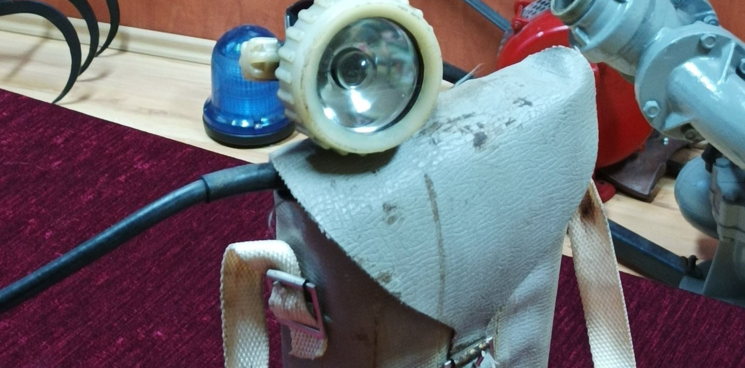 Inowrocław - Ta lampa pamięta czasy Gierka. Trafiła w ręce strażaków