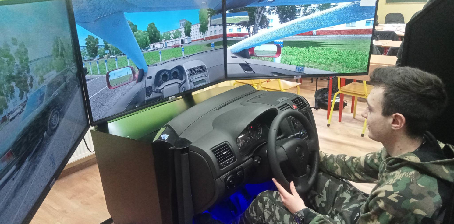 Inowrocław - W tej szkole mają samochodowy symulator do nauki jazdy