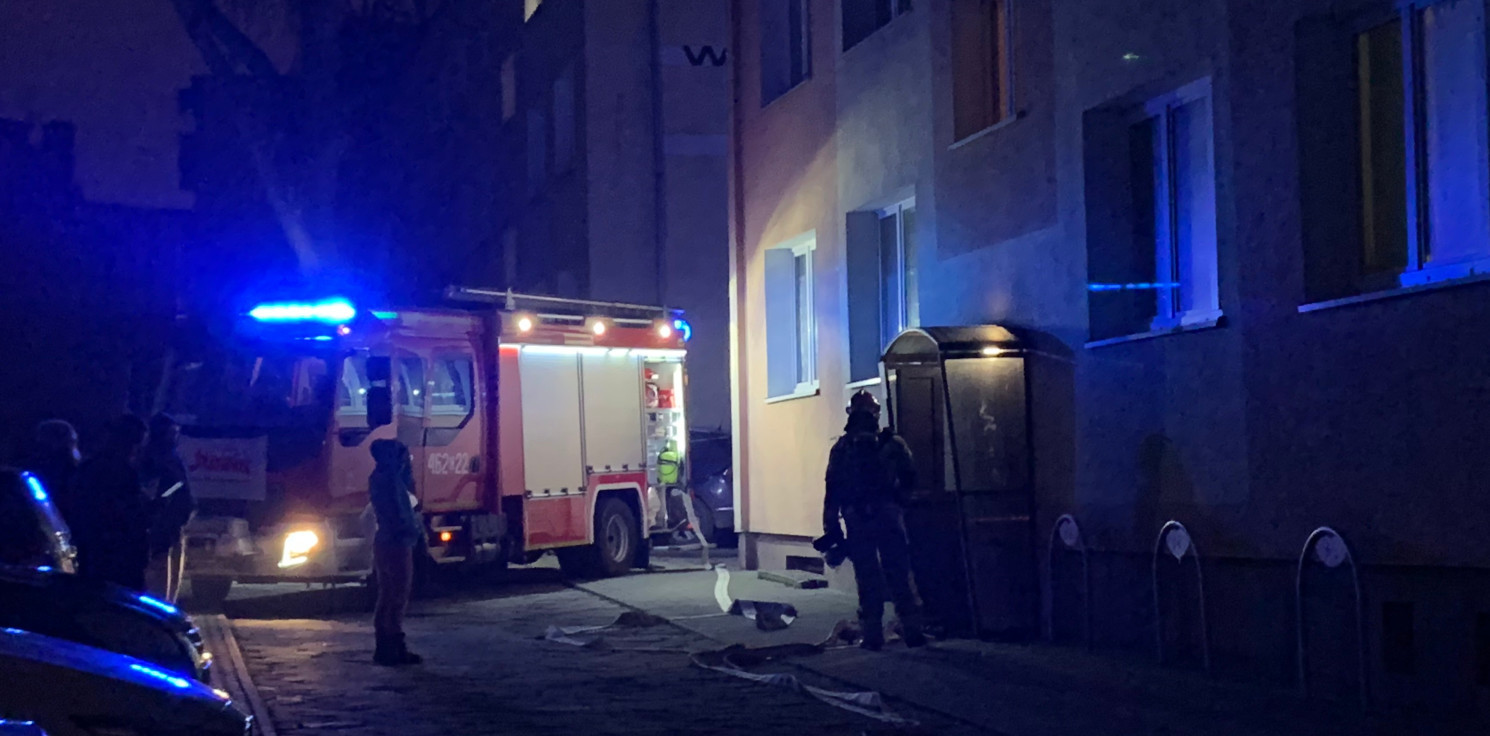 Inowrocław - Wieczorny pożar w bloku na osiedlu Nowym