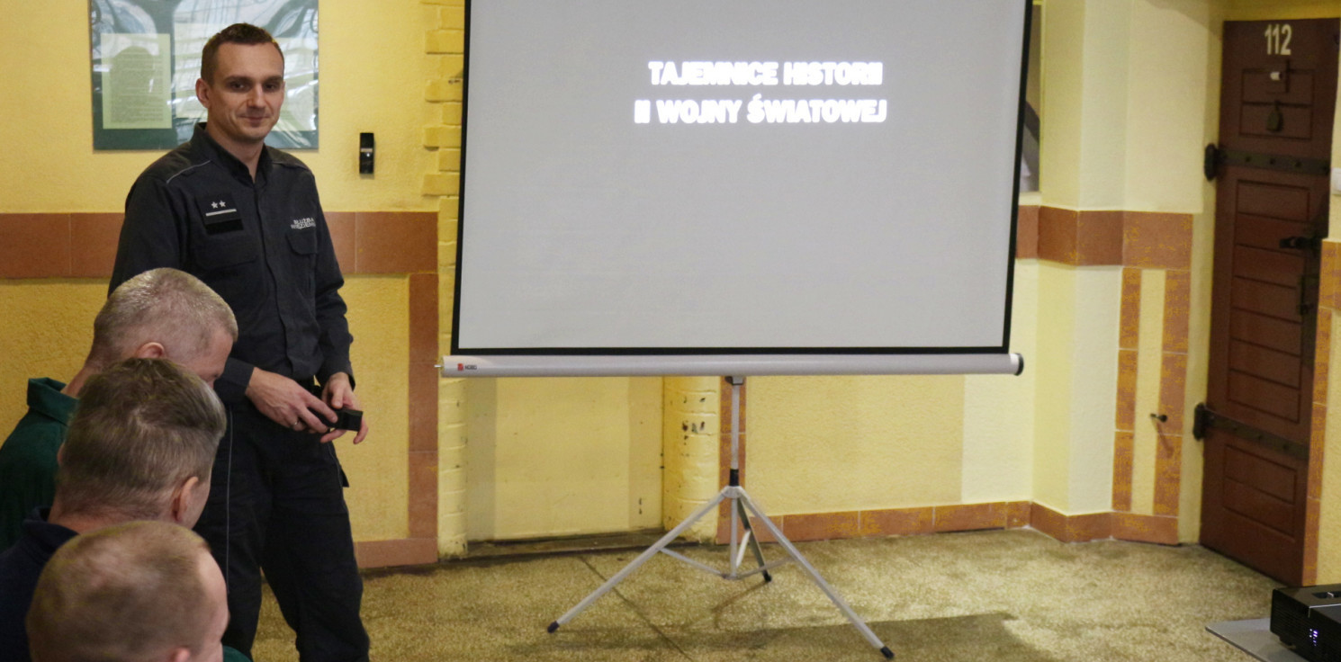 Inowrocław - Dzień Pamięci o ofiarach Holokaustu. Osadzeni poruszeni wspomnieniami z Auschwitz