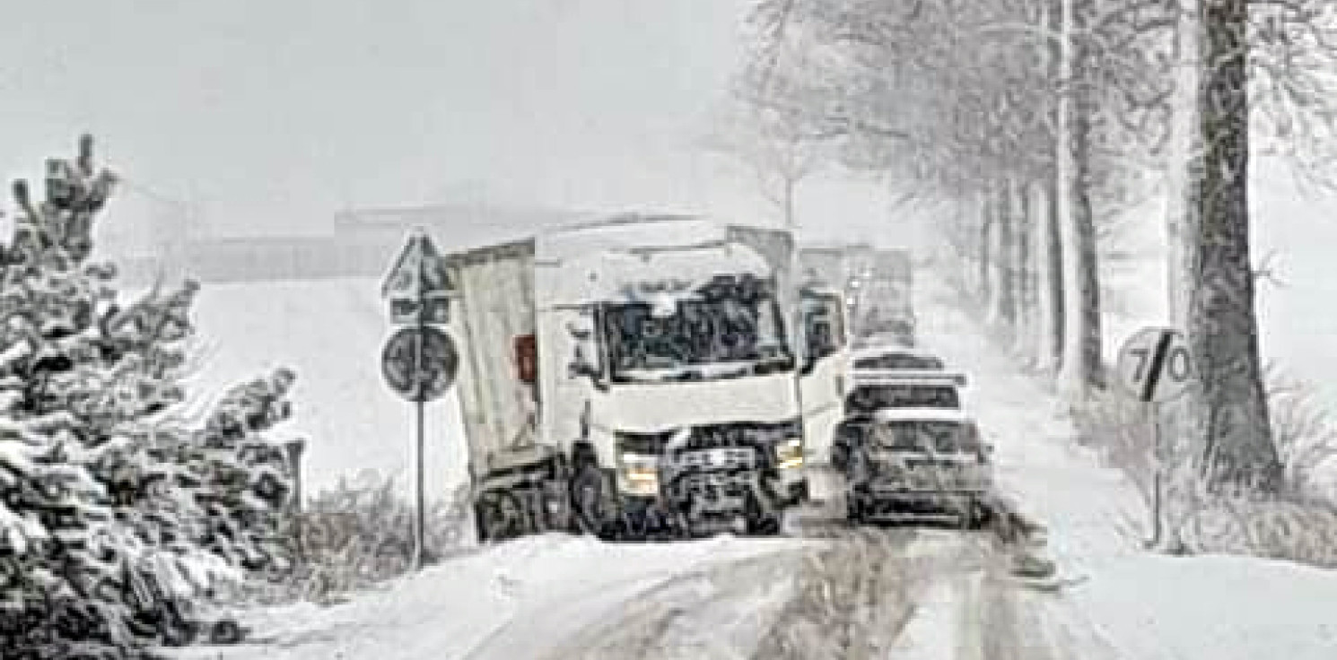 Region - Koło Batkowa ciężarówka wypadła z drogi