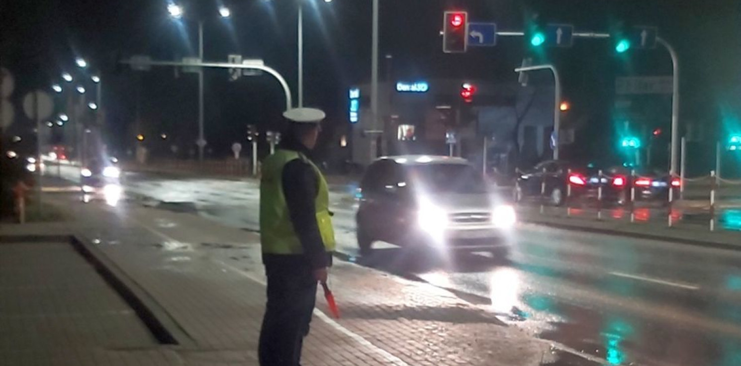 Inowrocław - Policjanci sprawdzali, czy kierowcy nie łamią przepisów wobec pieszych