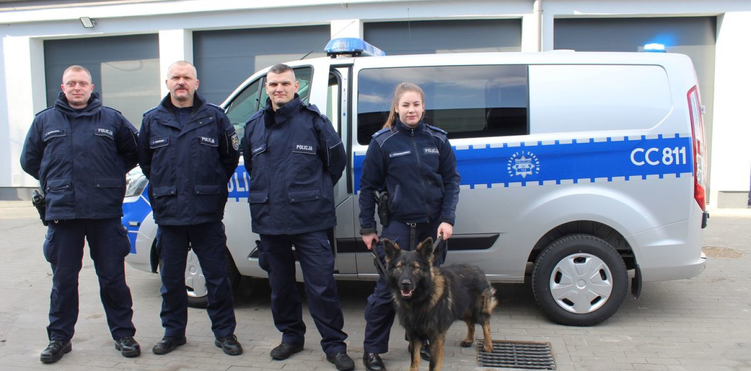 Inowrocław - Policjanci z psami dostali nowe radiowozy