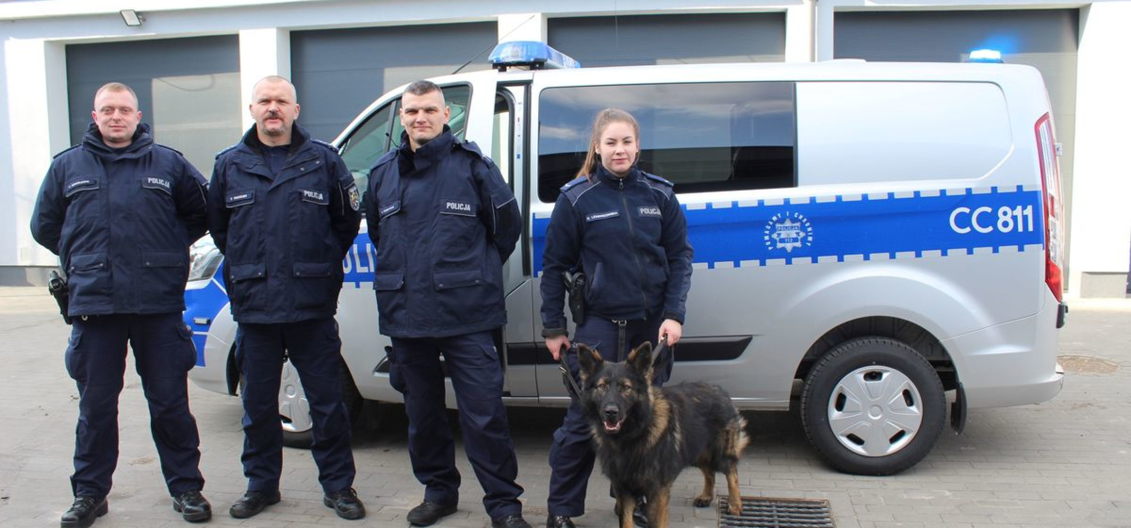 Inowrocław - Policjanci z psami dostali nowe radiowozy