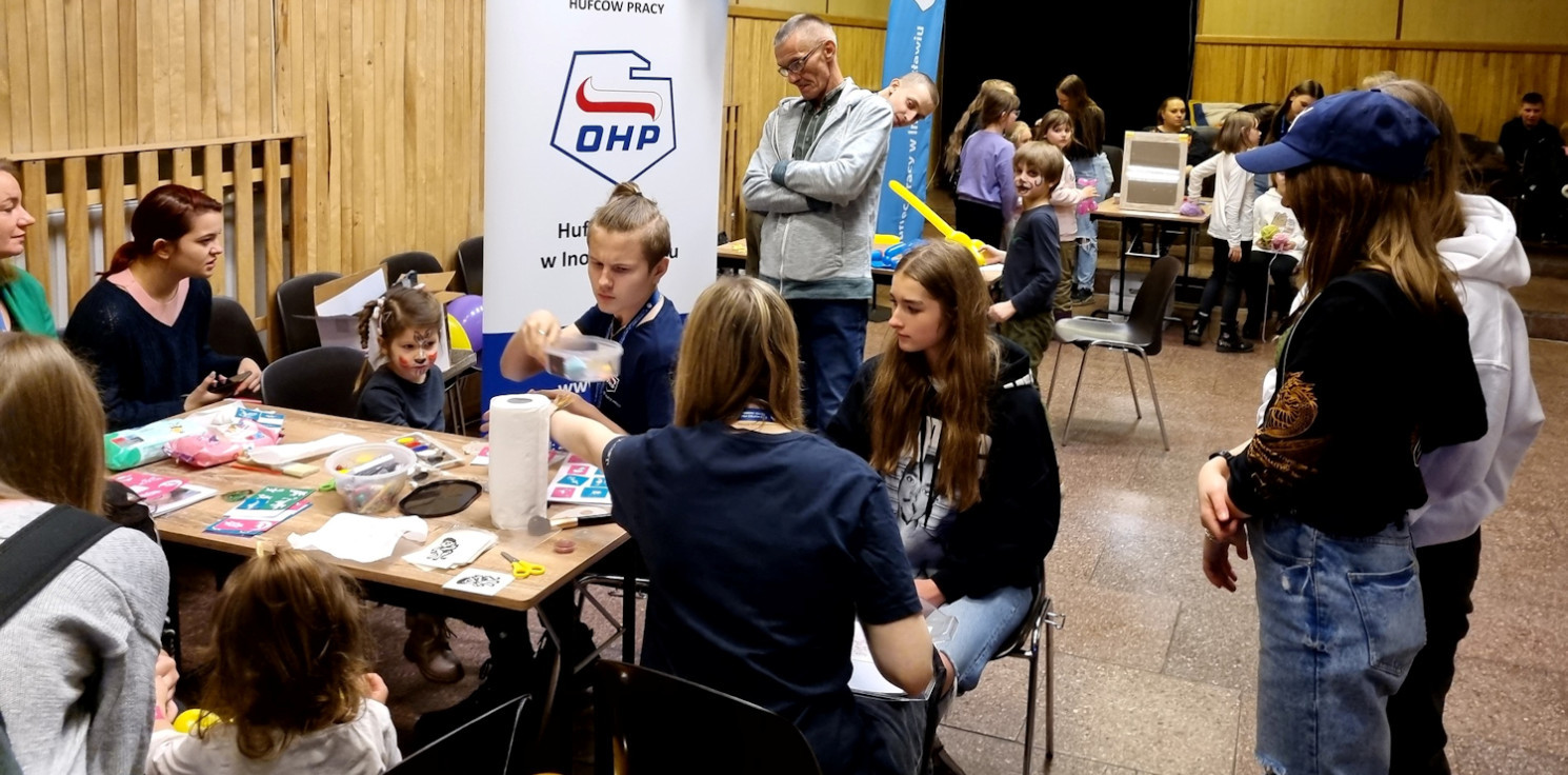 Inowrocław - Pomaganie przez zabawę. Charytatywnie w MDK-u