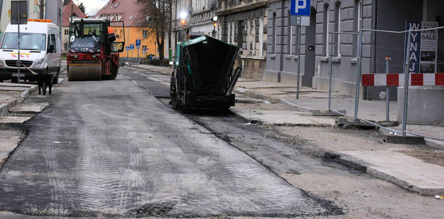 Inowrocław - Jest zamknięta od pół roku. Dziś kładą tam asfalt