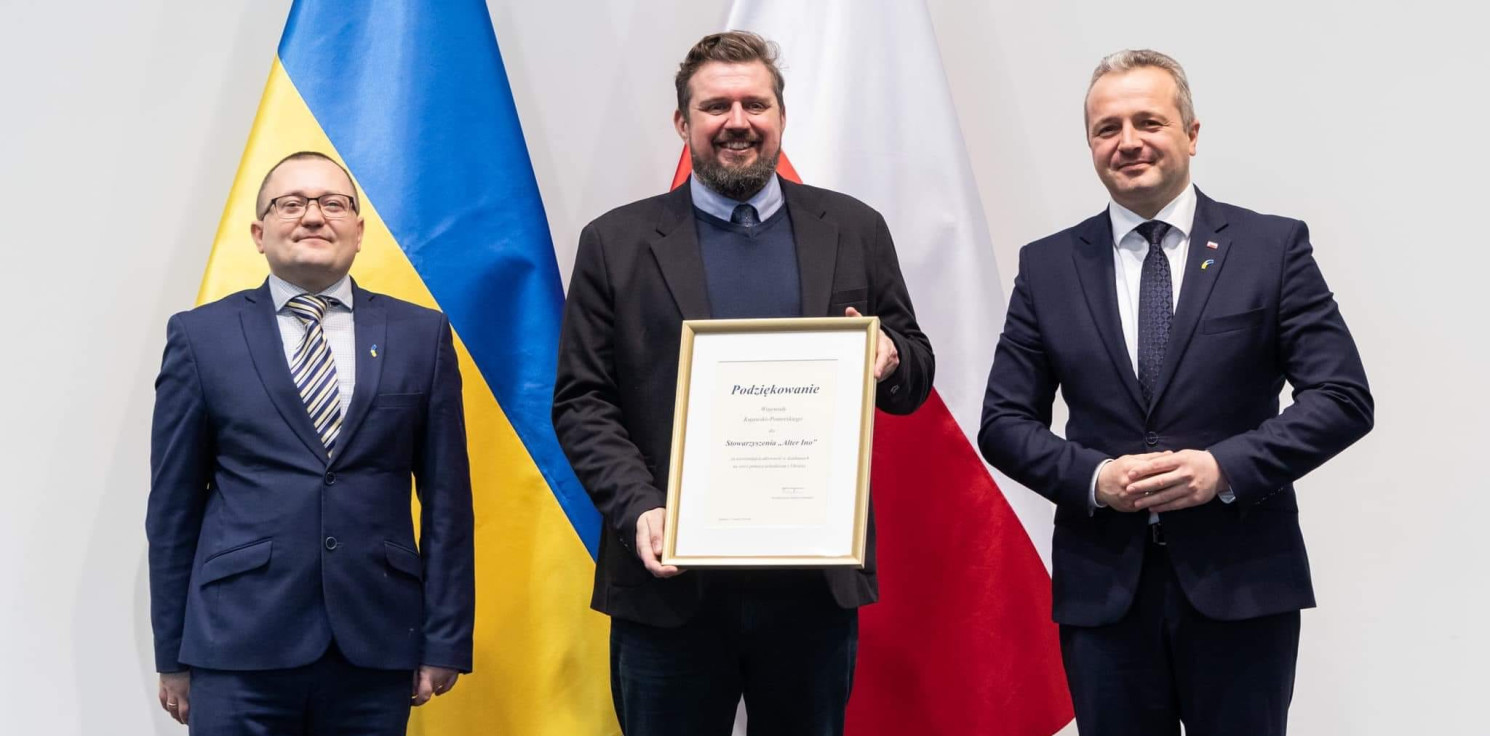 Inowrocław - Wojewoda docenił starania organizacji, która niesie pomoc potrzebującym