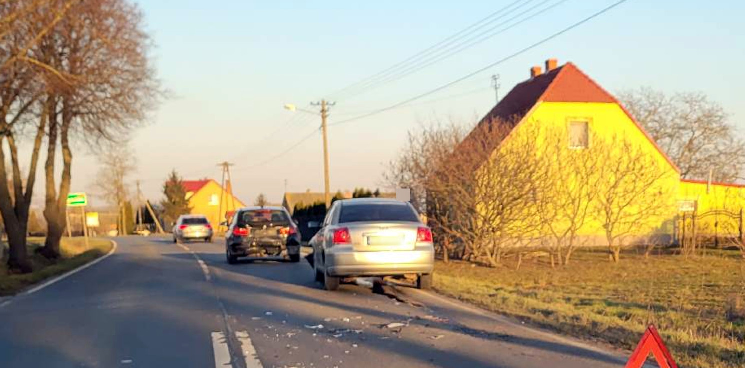Gmina Inowrocław - Zderzenie dwóch aut koło Inowrocławia