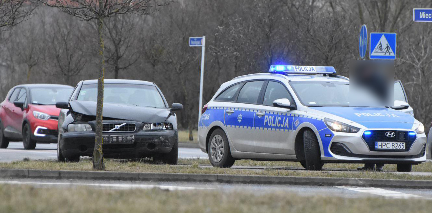 Inowrocław - Zderzenie dwóch osobówek na Rąbinie