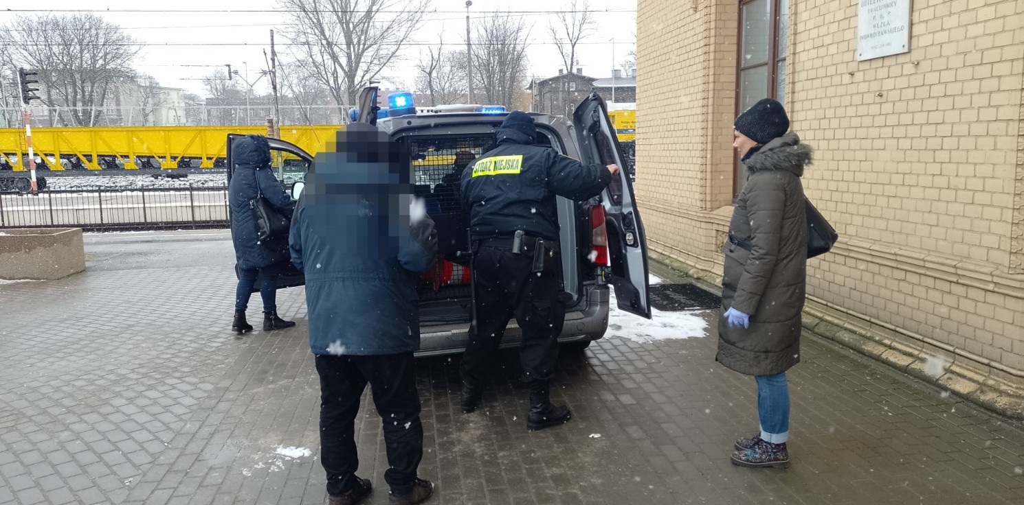 Inowrocław - Z dworca trafił do schroniska dla bezdomnych