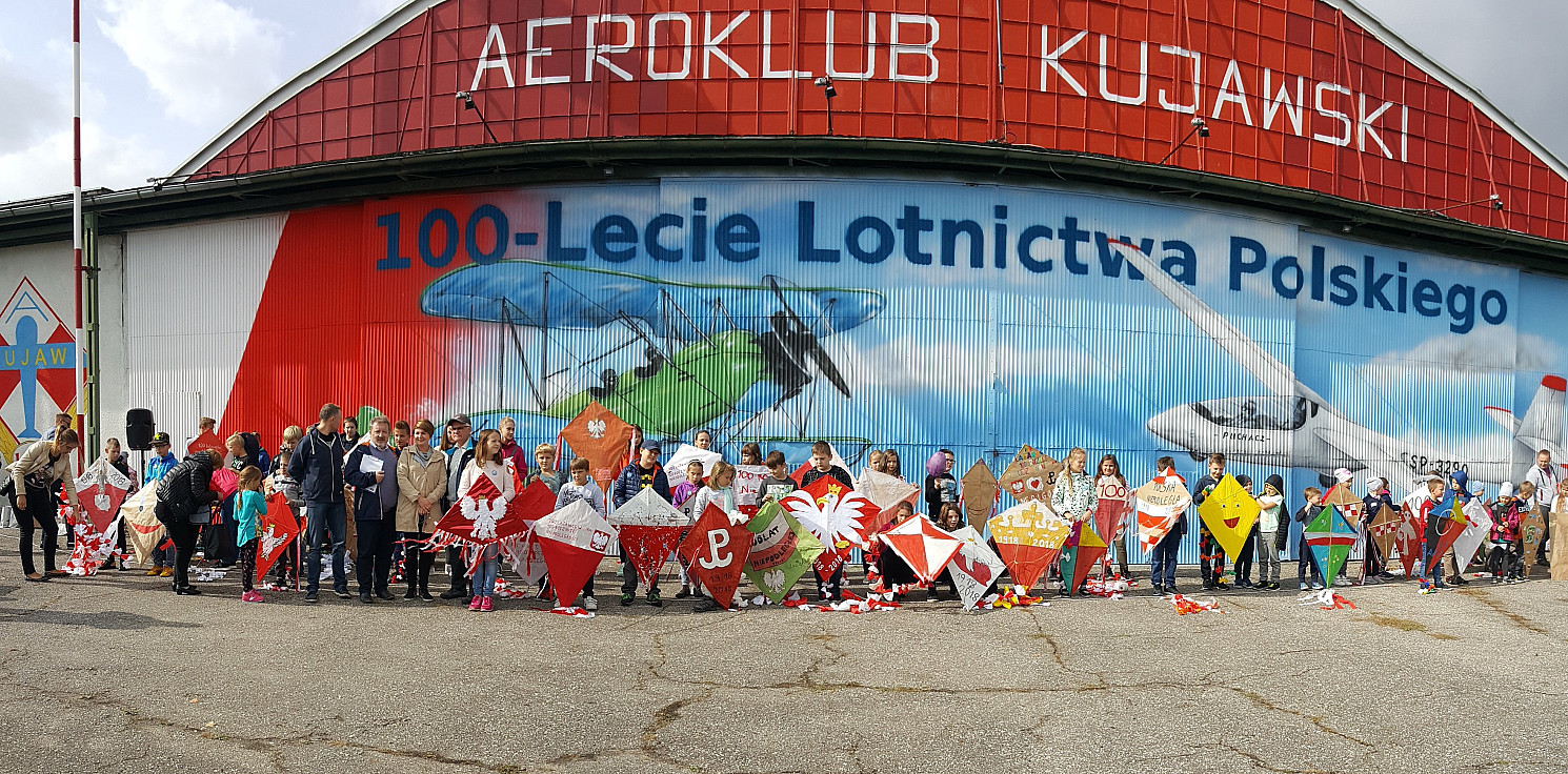 Inowrocław - Dziesiątki latawców na inowrocławskim niebie