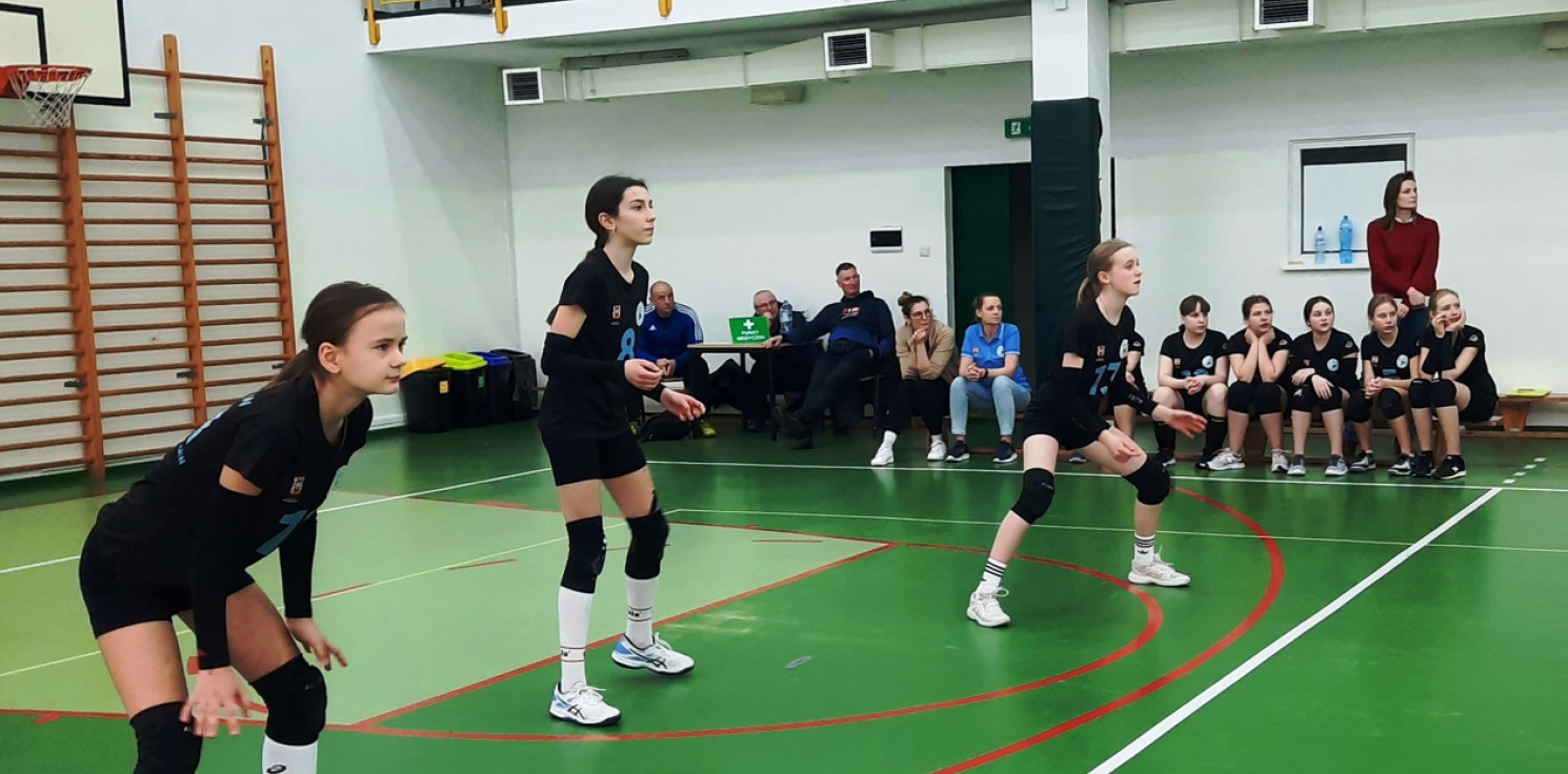 Inowrocław - Siatkarki z "Czwórki" z wojewódzkimi sukcesami