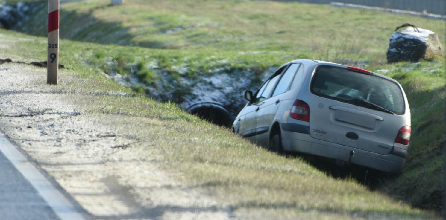Region - Poranna ślizgawka na drogach. Trzy zdarzenia na jednej drodze