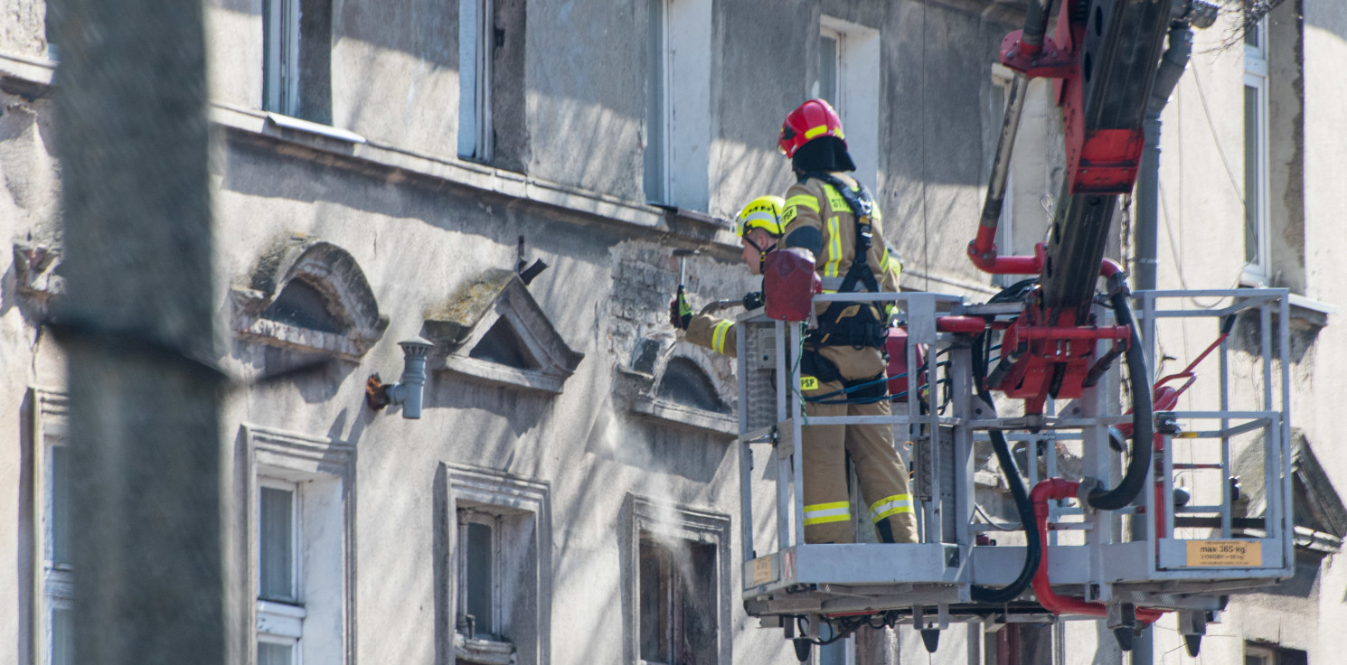 Inowrocław - Kolejna kamienica zagrożeniem dla pieszych