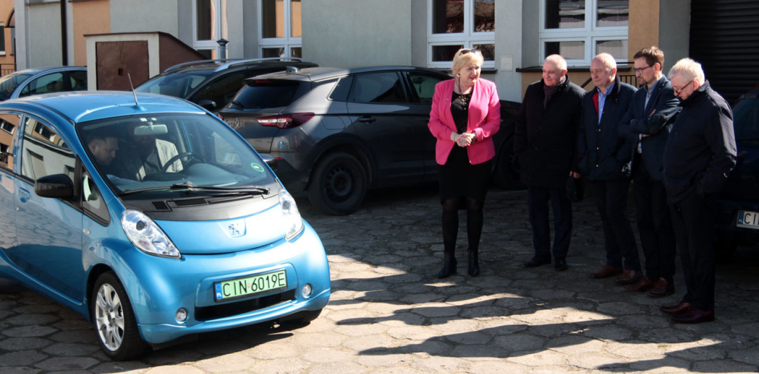 Inowrocław - Ta szkoła dostała elektrycznego Peugeota