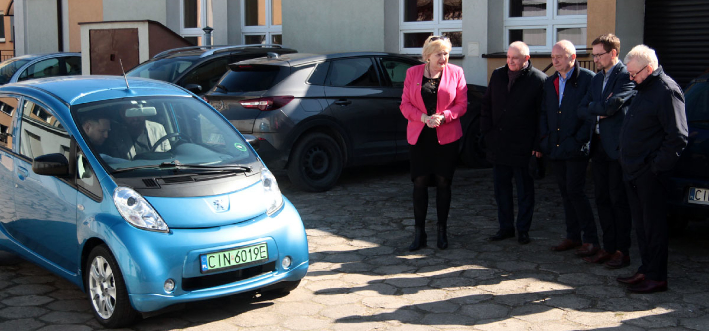 Inowrocław - Ta szkoła dostała elektrycznego Peugeota