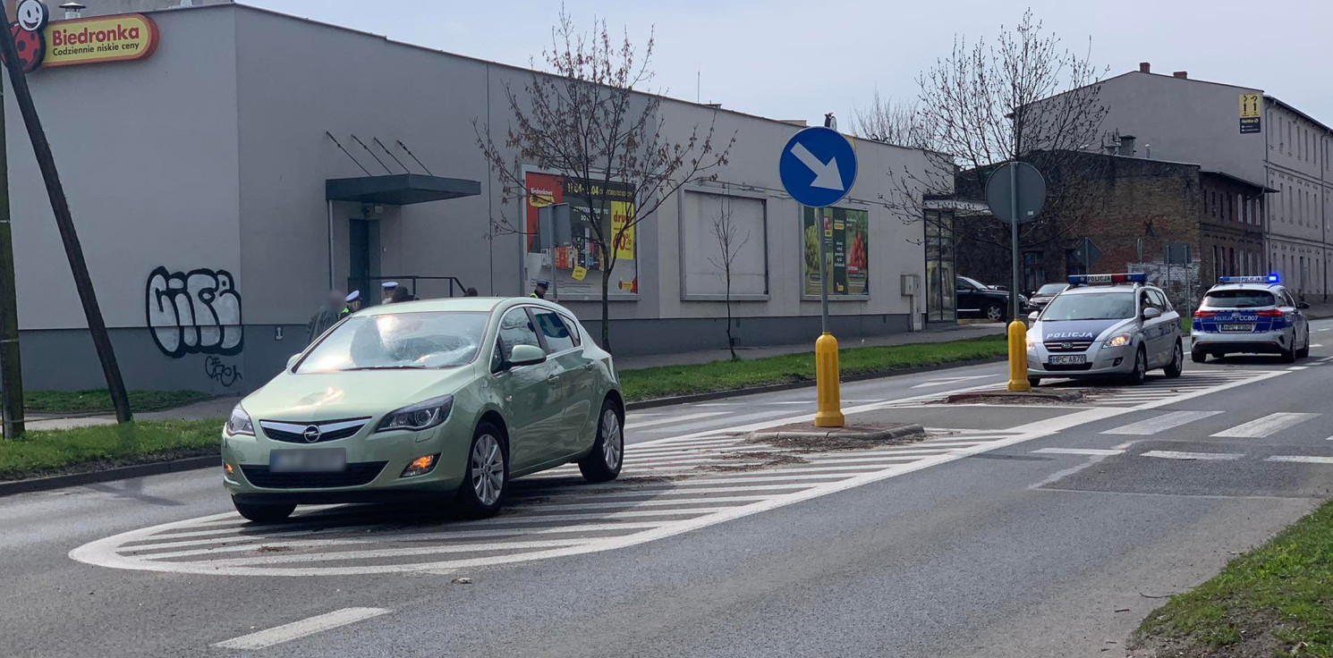 Inowrocław - Opel potrącił nastolatka na ul. Toruńskiej