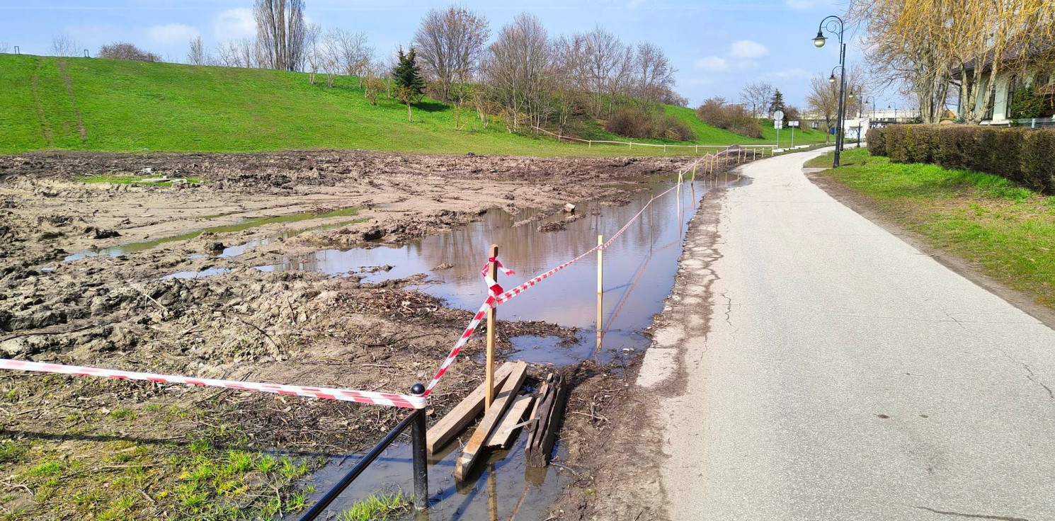 Inowrocław - Grząski grunt w Parku Solankowym. Ratusz komentuje
