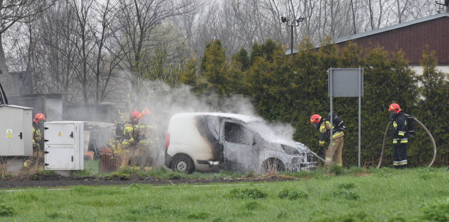 Inowrocław - W Mątwach auto stanęło w płomieniach