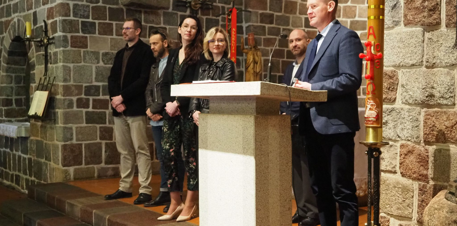 Inowrocław - Jezus w garniturze, czyli chrześcijaństwo oczami artystów w Inowrocławiu