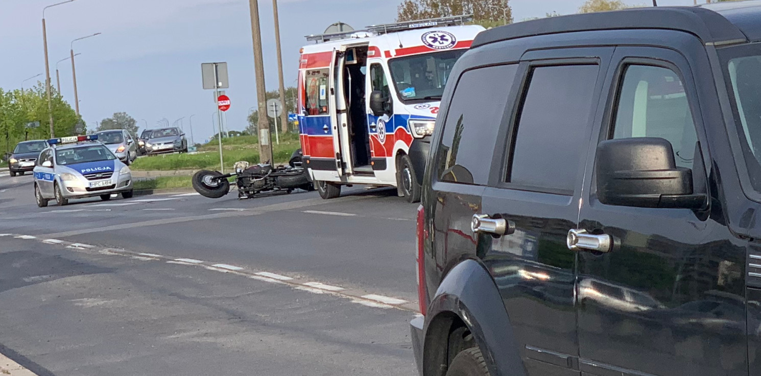 Inowrocław - Kraksa z udziałem motocykla i auta na Rąbinie