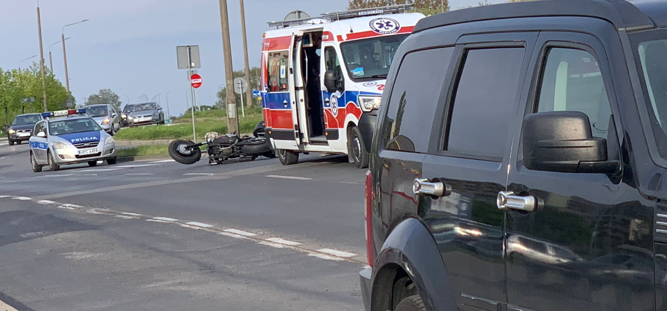 Inowrocław - Kraksa z udziałem motocykla i auta na Rąbinie