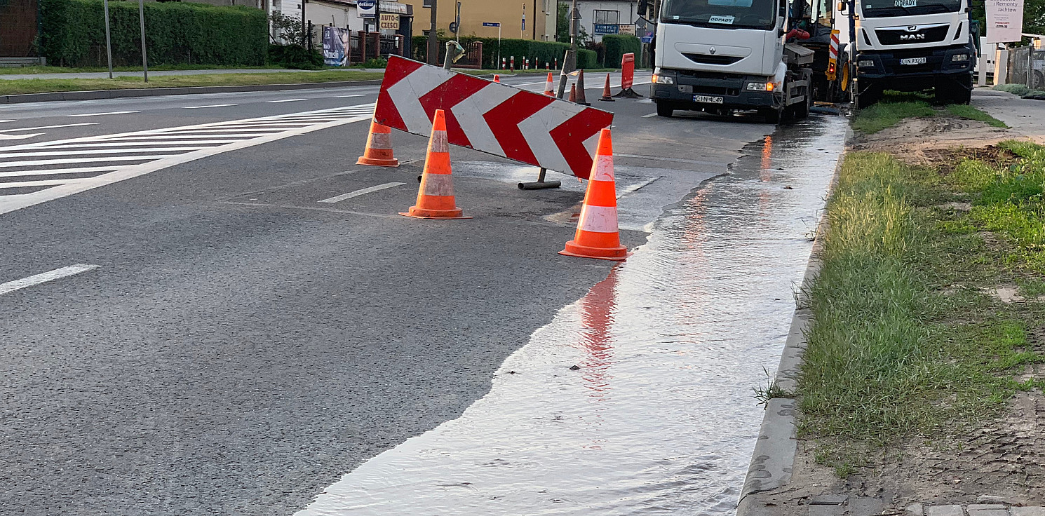 Inowrocław - Na ulicy Poznańskiej pękła rura