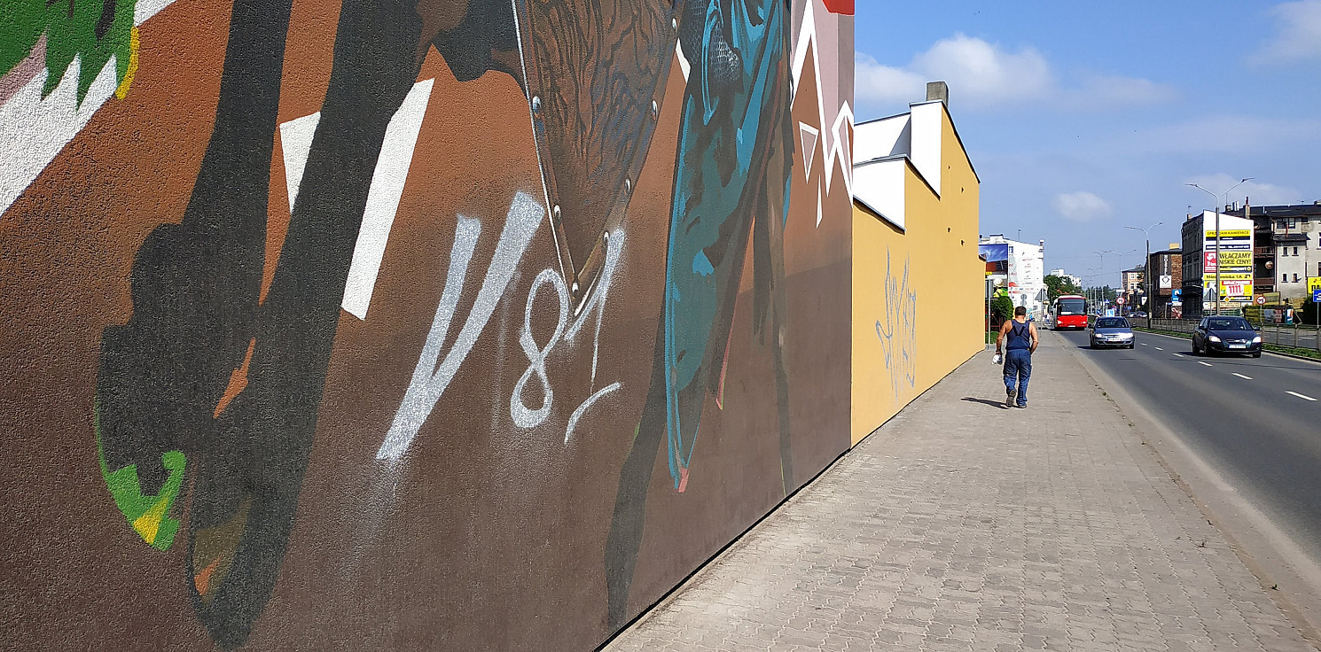 Inowrocław - Mural na Staszica pomalowany przez wandali