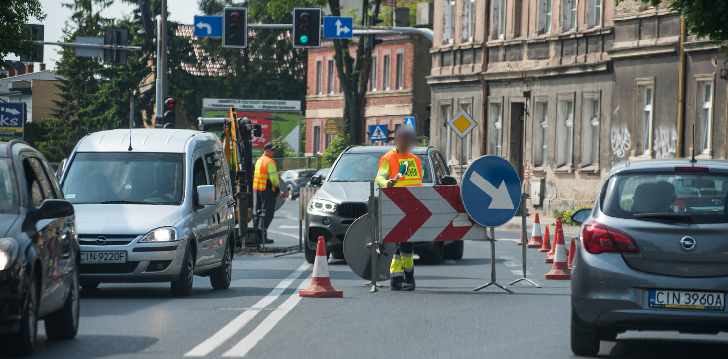 Inowrocław - Utrudnienia na ul. Andrzeja. Zwężenie i wahadło