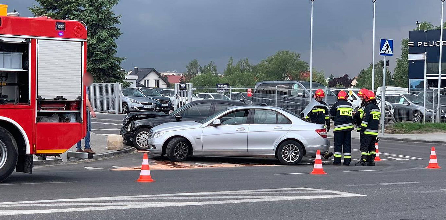 Inowrocław - Zderzenie dwóch mercedesów na Poznańskiej