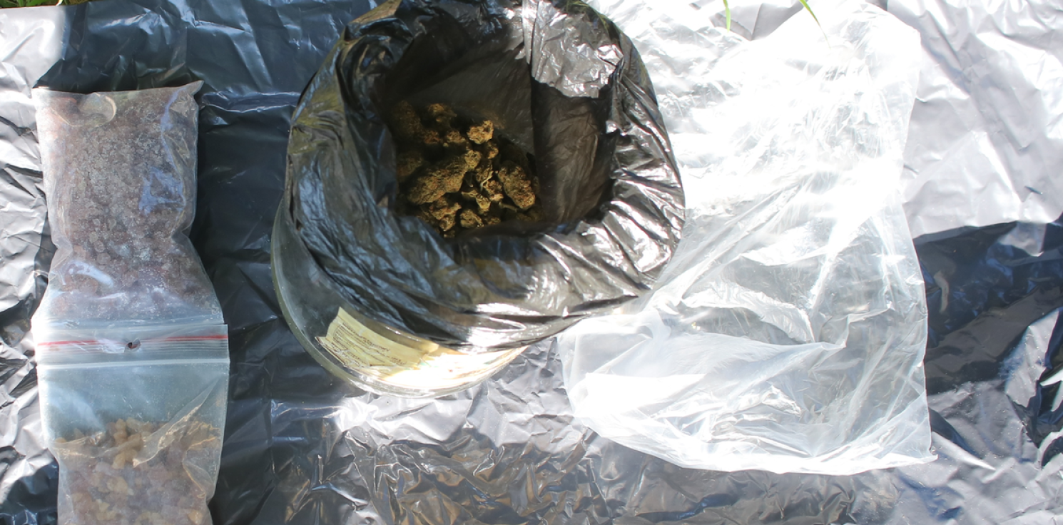 Inowrocław - Wyrzucił plecak z narkotykami przez okno, wprost w ręce policjantów