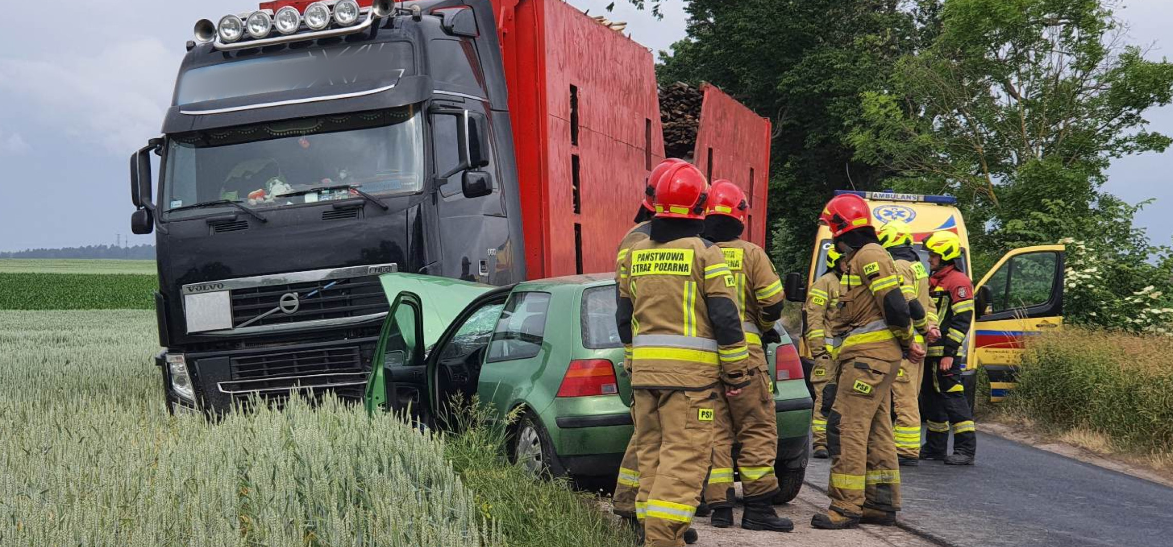 Gniewkowo - Koło Gniewkowa ciężarówka zderzyła się z osobówką