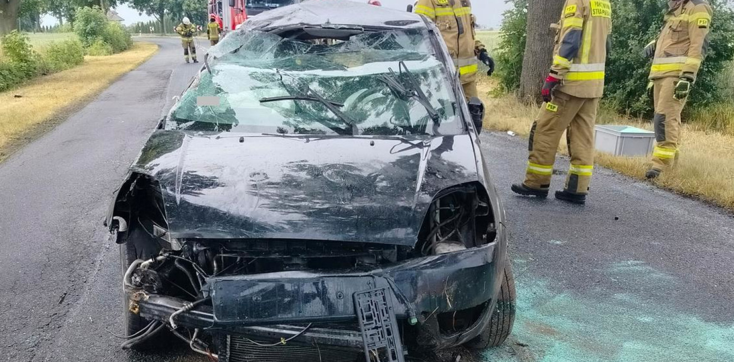Radziejów - Przeżył chwile grozy. Jego auto dachowało