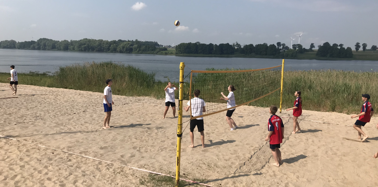 Janikowo - Zagrali na plaży nad jeziorem