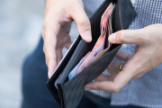 Nieuczciwy znalazca portfela wypłacił pieniądze z bankomatu