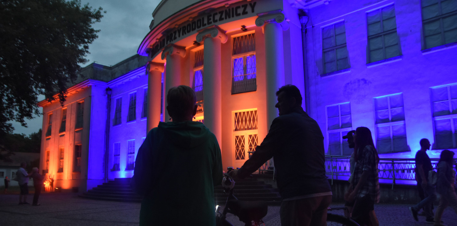 Inowrocław - W Solankach po zmierzchu zrobiło się kolorowo