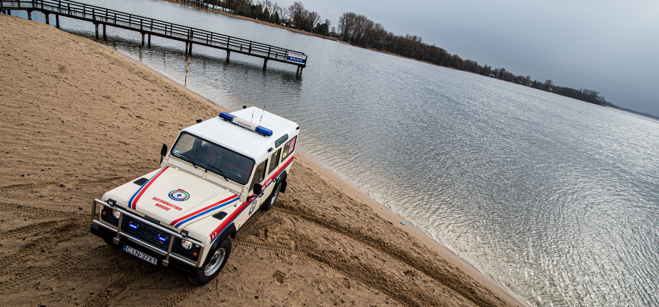 Kruszwica - Pijany sternik wpłynął żaglówką na plażę