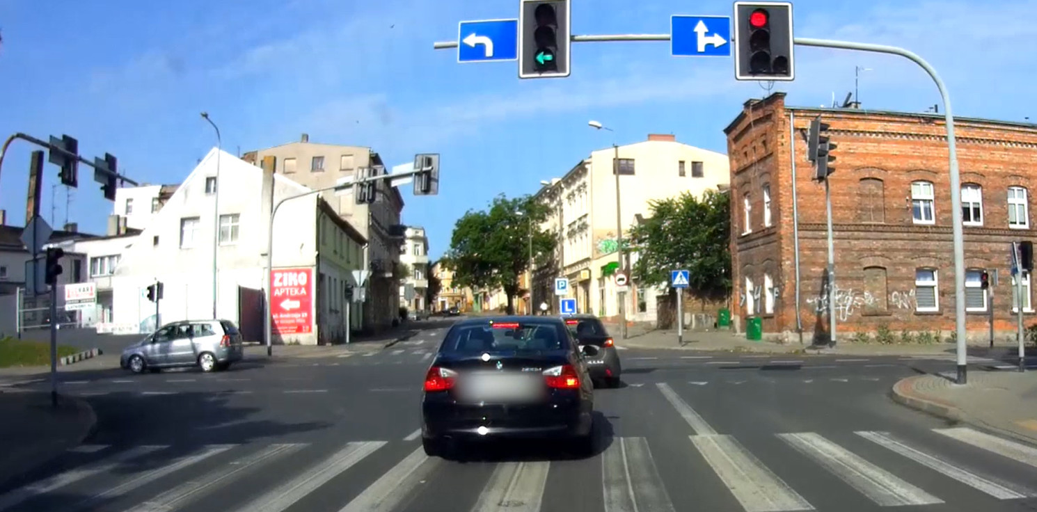 Inowrocław - L-ka miała zielone, cudem uniknęła wypadku