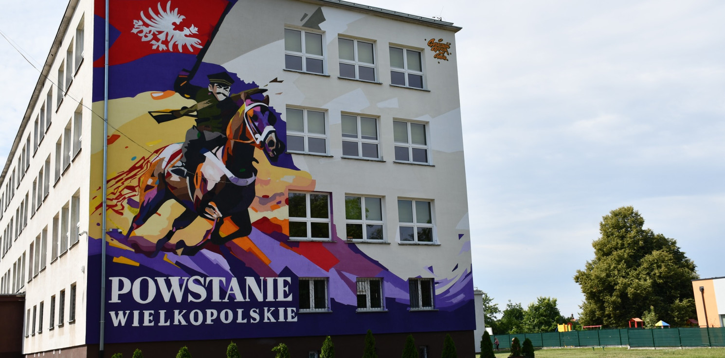 Pakość.online - Społeczność szkolna ufundowała mural