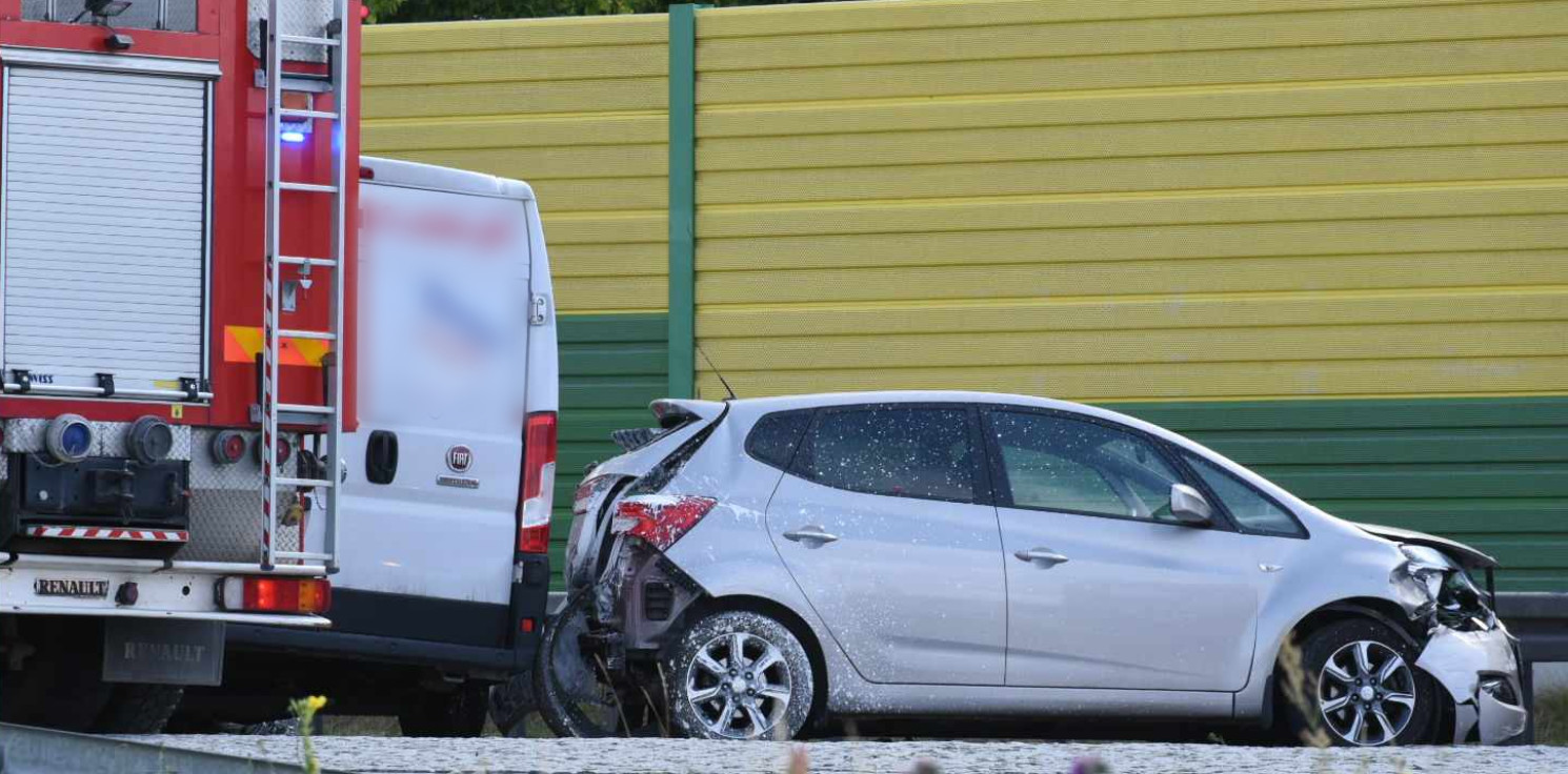 Region - Kraksa w Latkowie. Zderzyły się trzy auta