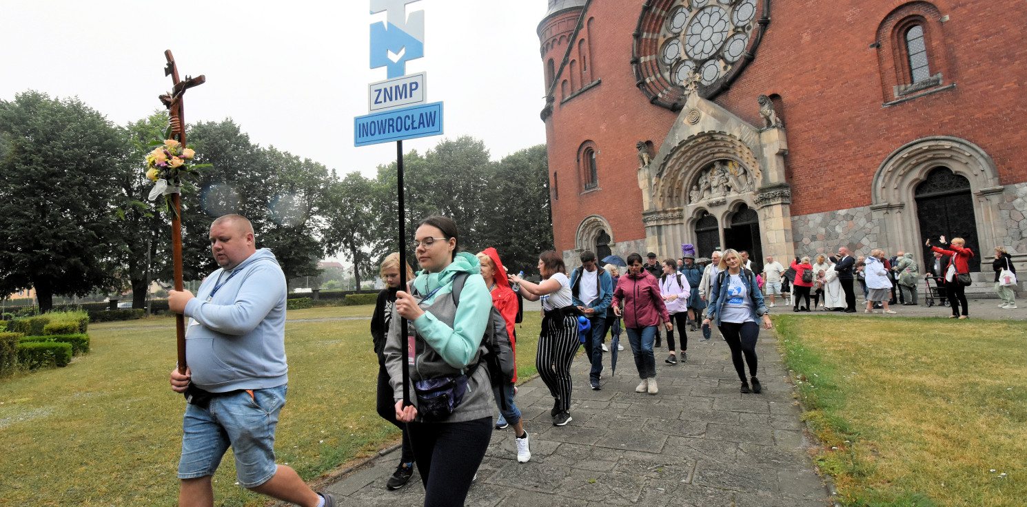 Inowrocław - Z Inowrocławia na Jasną Górę. Pątnicy już na szlaku