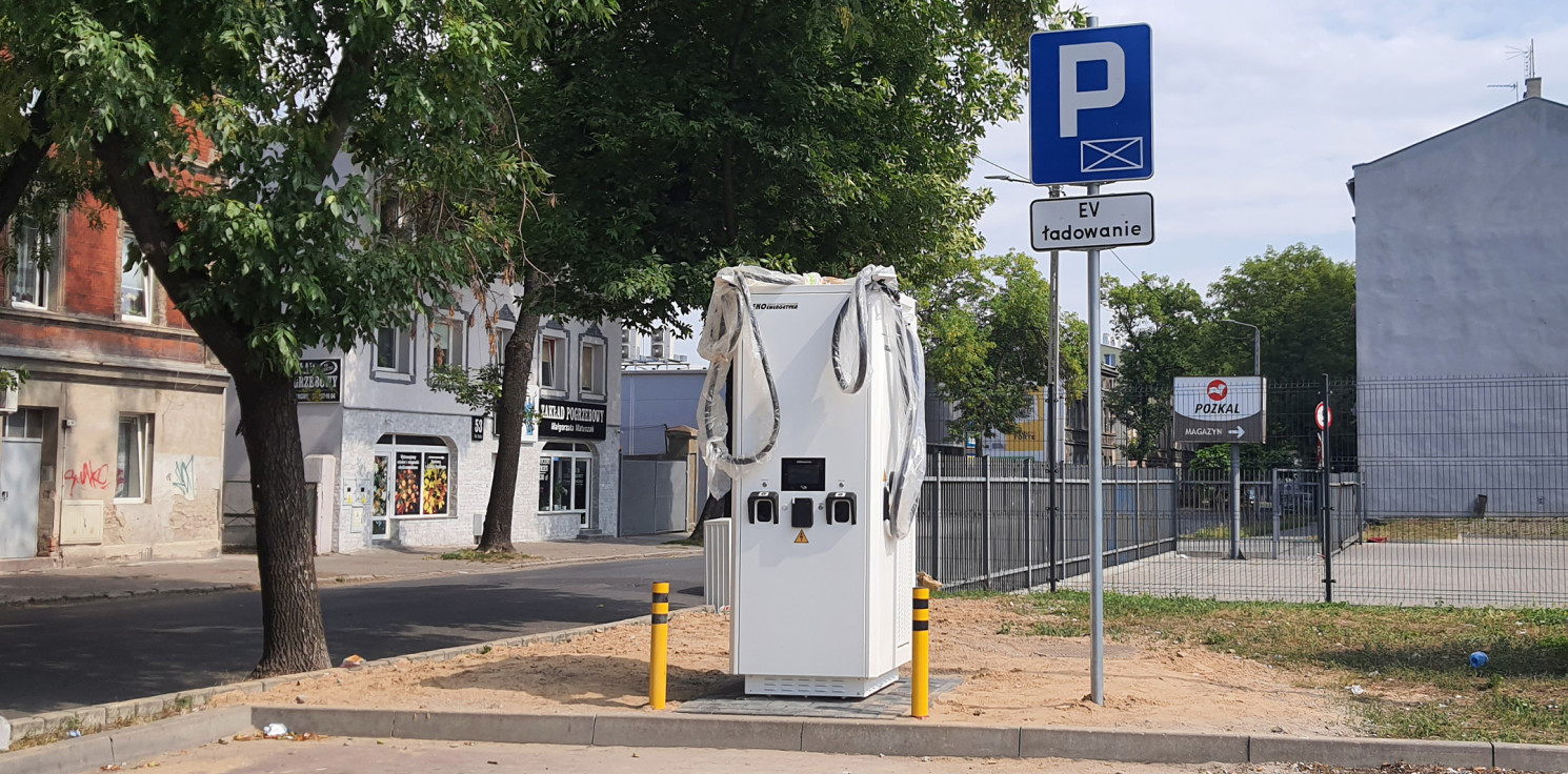Inowrocław - Pod Biedronką w Inowrocławiu naładujesz elektryka