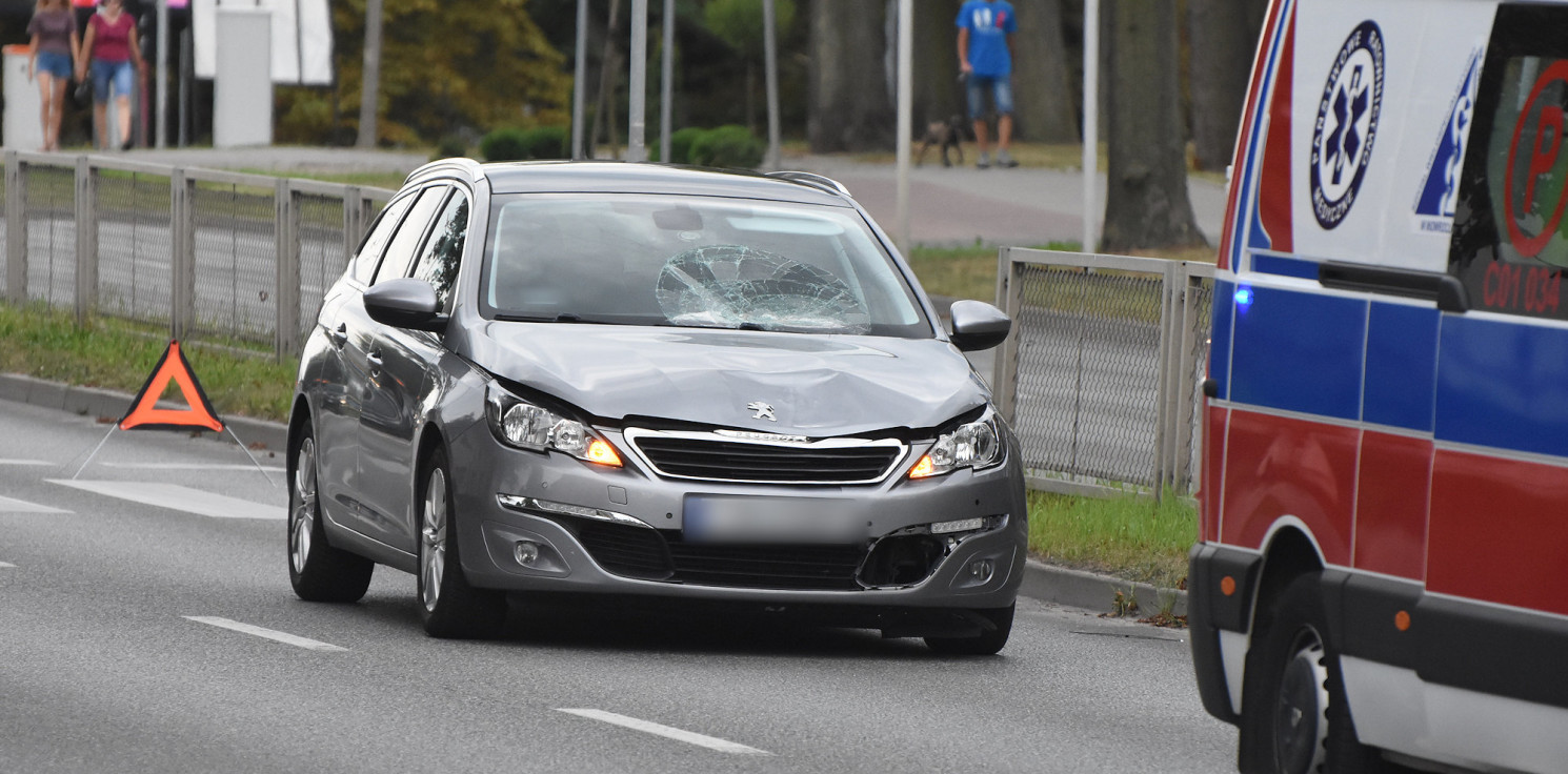 Inowrocław - Potrącenie pieszej koło ratusza. Kobieta trafiła do szpitala